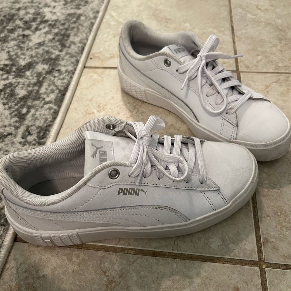 Women’s Puma sneaker